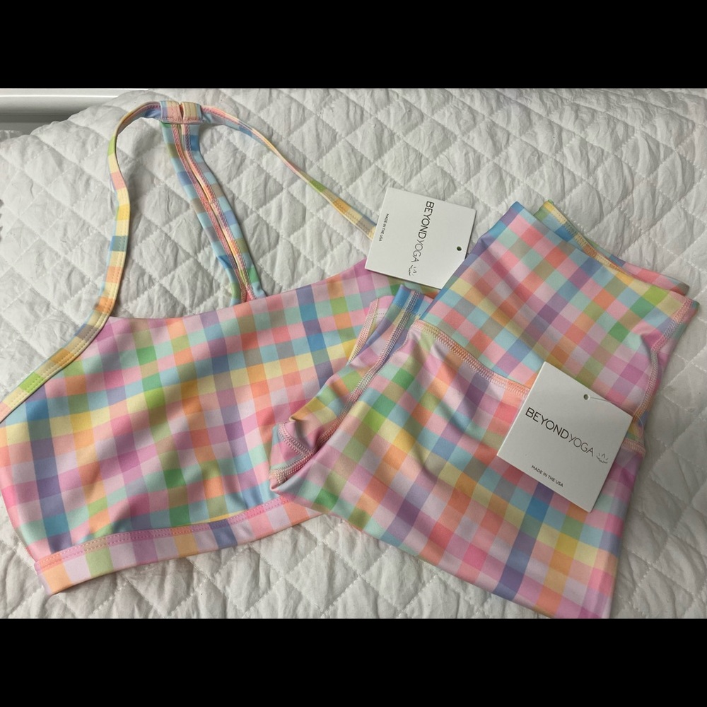 BEYOND YOGA CROP TOP & SHORTS SET